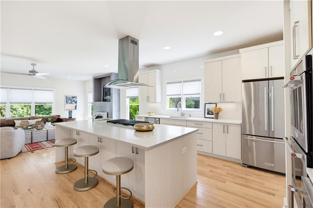 4 bedroom, 4 bathroom, 3,021 sq ft single family residence for sale at 179 Mellrich Avenue, Atlanta, GA 30317 — photo 4