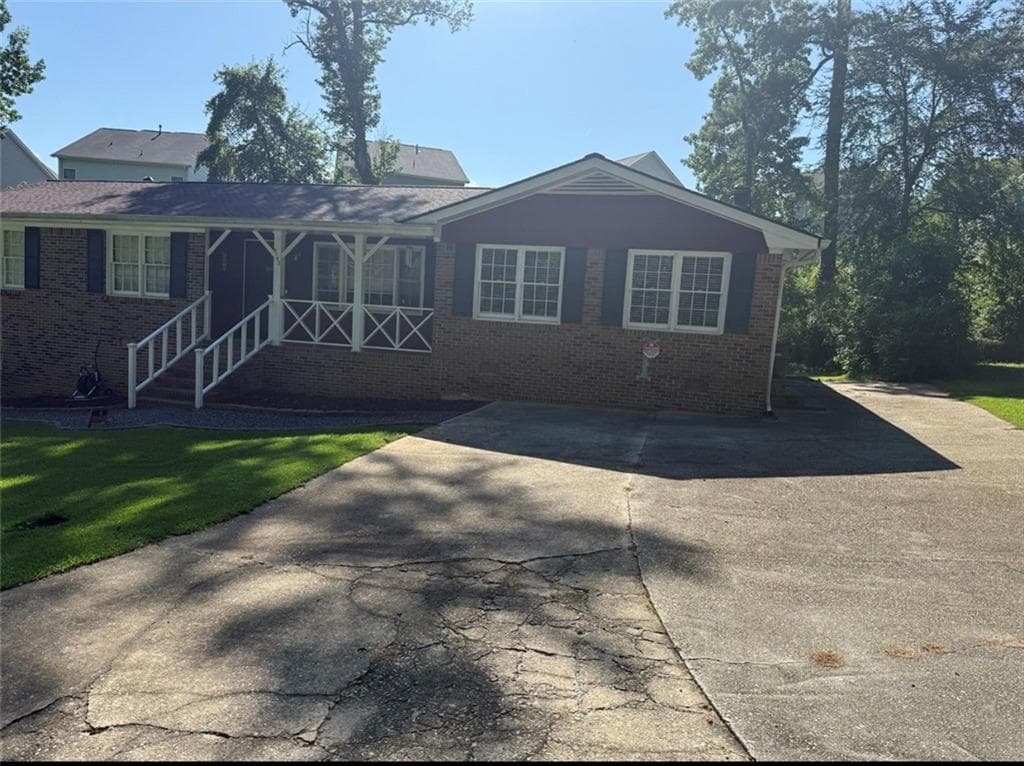 4 bedroom, 2 bathroom, 2,036 sq ft single family residence for sale at 9152 Westview Drive, Covington, GA 30014 — photo 3