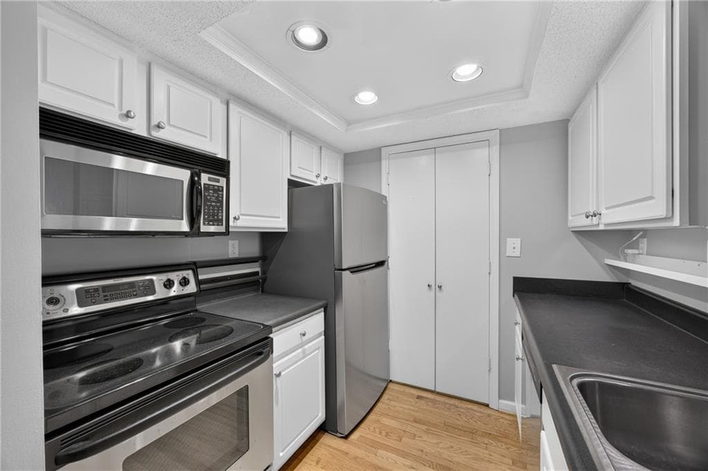 1 bedroom, 1 bathroom, 690 sq ft condominium for rent at 1021 Chastain Park Court NE, Atlanta, GA 30342 for $1,650 a month — photo 6
