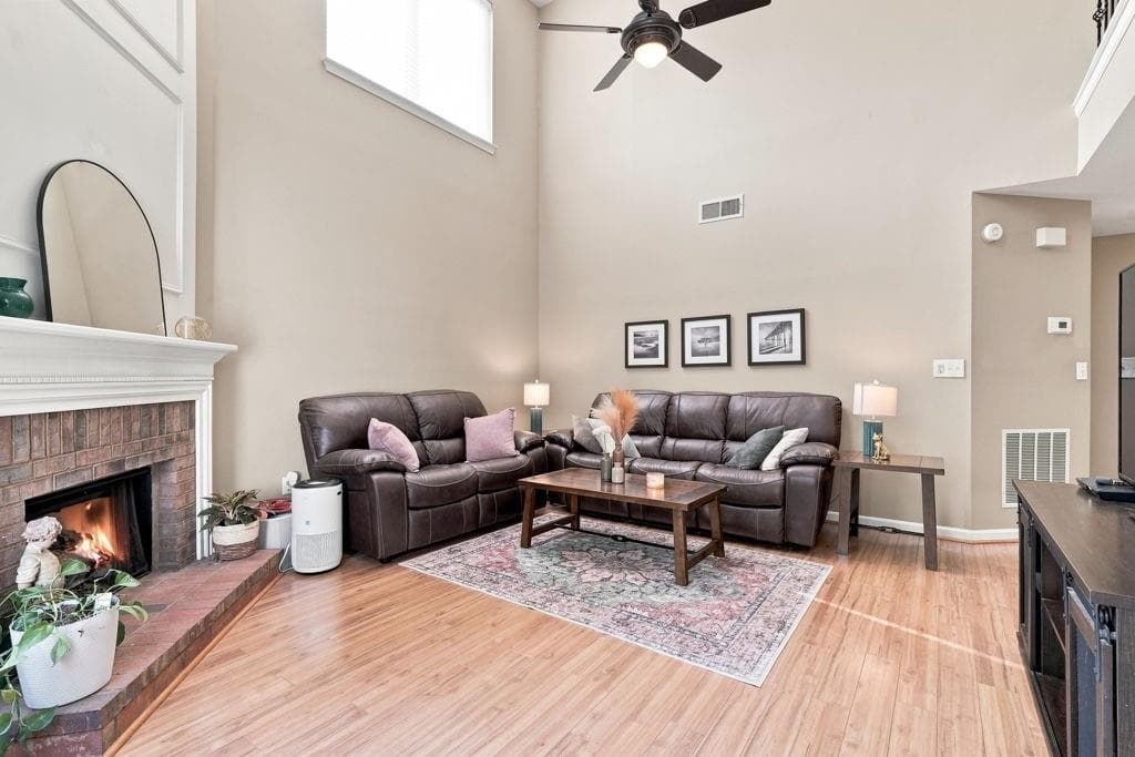 3 bedroom, 3 bathroom, 2,117 sq ft single family residence for sale at 15000 Crabapple Lake Drive, Roswell, GA 30076 — photo 3