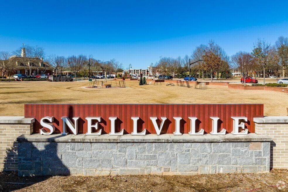 3 bedroom, 2 bathroom, 1,940 sq ft single family residence for sale at 2329 Valley Way, Snellville, GA 30078 — photo 8