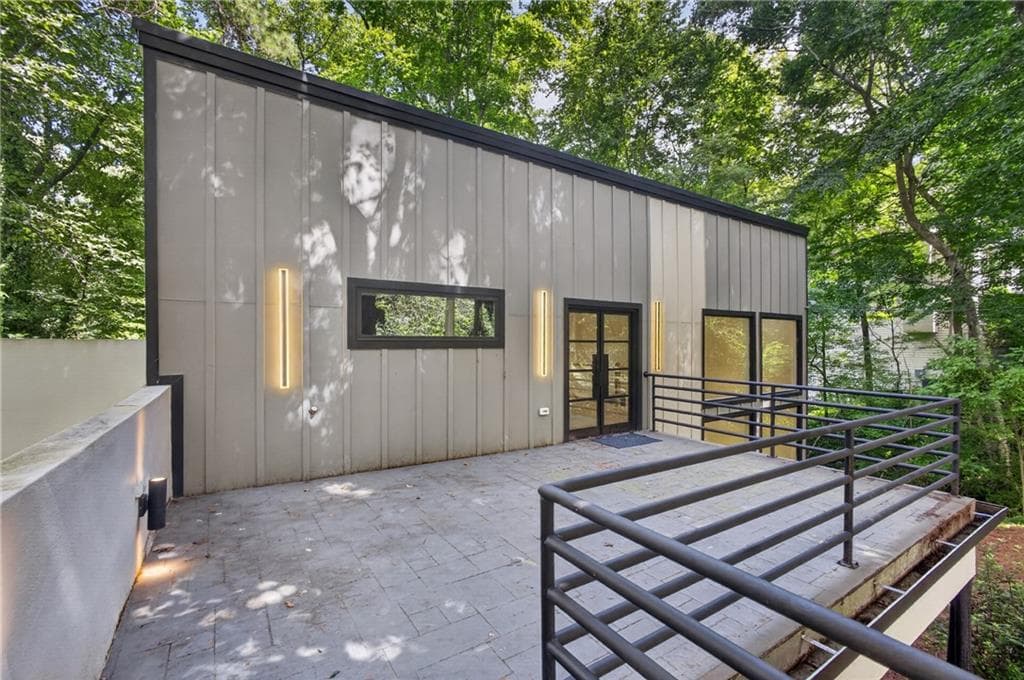 4 bedroom, 5 bathroom, 3,051 sq ft single family residence under contract at 1153 Dawn View Lane, Atlanta, GA 30327 — photo 3