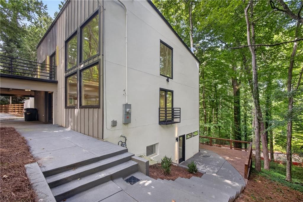 4 bedroom, 5 bathroom, 3,051 sq ft single family residence under contract at 1153 Dawn View Lane, Atlanta, GA 30327 — photo 5
