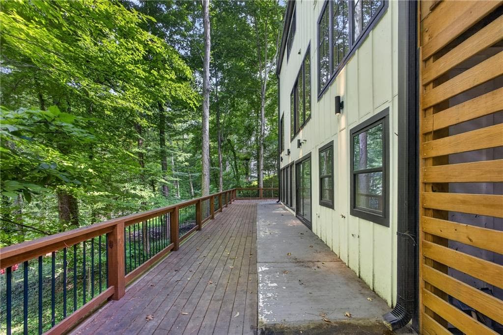 4 bedroom, 5 bathroom, 3,051 sq ft single family residence under contract at 1153 Dawn View Lane, Atlanta, GA 30327 — photo 7