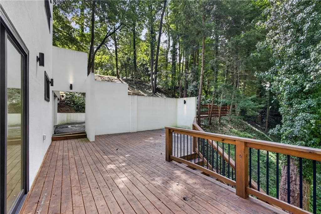 4 bedroom, 5 bathroom, 3,051 sq ft single family residence under contract at 1153 Dawn View Lane, Atlanta, GA 30327 — photo 8