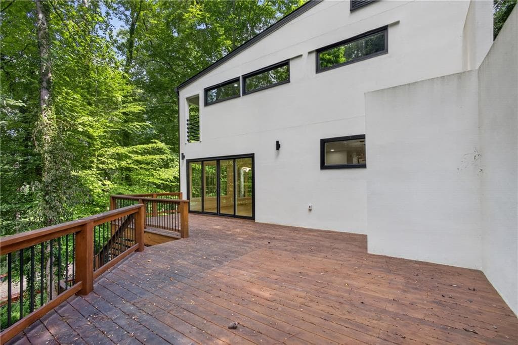 4 bedroom, 5 bathroom, 3,051 sq ft single family residence under contract at 1153 Dawn View Lane, Atlanta, GA 30327 — photo 9