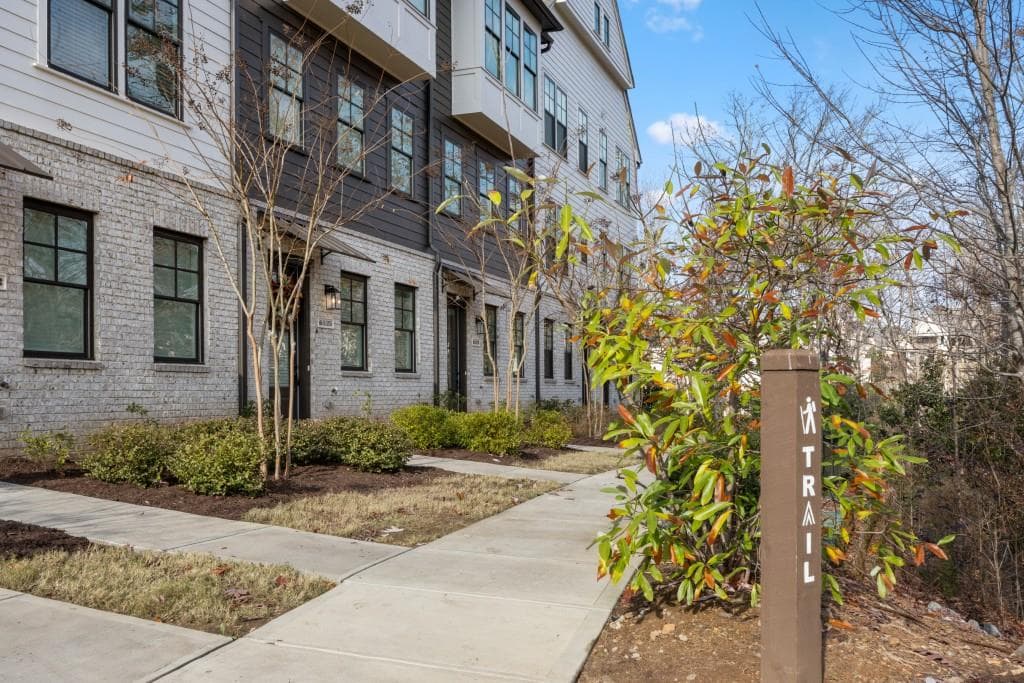 3 bedroom, 4 bathroom, 1,873 sq ft townhouse for sale at 6529 Beacon Drive, Sandy Springs, GA 30328 — photo 2