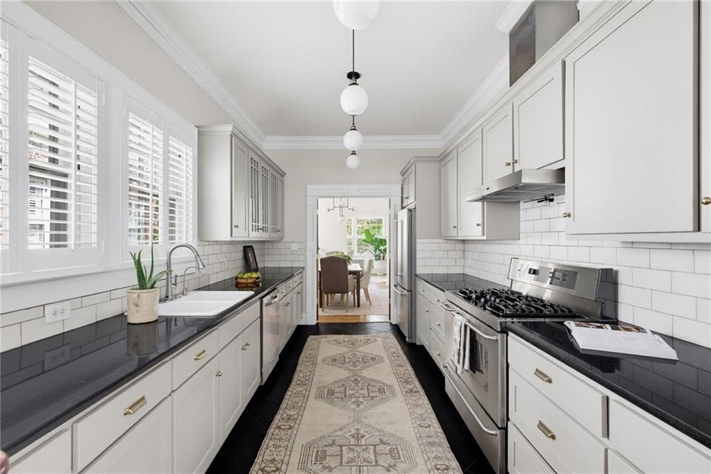 4 bedroom, 5 bathroom, 3,205 sq ft single family residence for sale at 512 Clairemont Avenue, Decatur, GA 30030 — photo 7