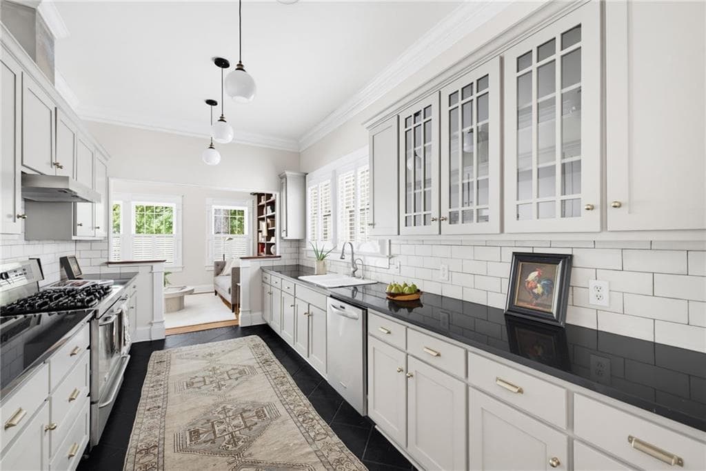 4 bedroom, 5 bathroom, 3,205 sq ft single family residence for sale at 512 Clairemont Avenue, Decatur, GA 30030 — photo 10