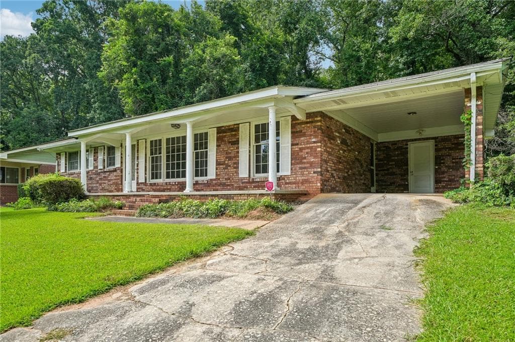 2 bedroom, 2 bathroom, 1,320 sq ft single family residence under contract at 2703 Arrowood Drive, East Point, GA 30344 — photo 2
