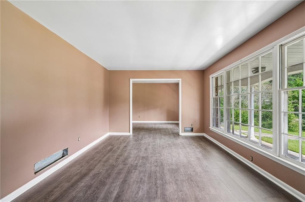 2 bedroom, 2 bathroom, 1,320 sq ft single family residence under contract at 2703 Arrowood Drive, East Point, GA 30344 — photo 3