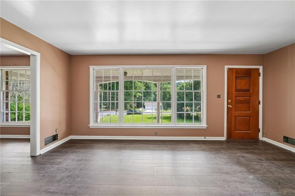 2 bedroom, 2 bathroom, 1,320 sq ft single family residence under contract at 2703 Arrowood Drive, East Point, GA 30344 — photo 4