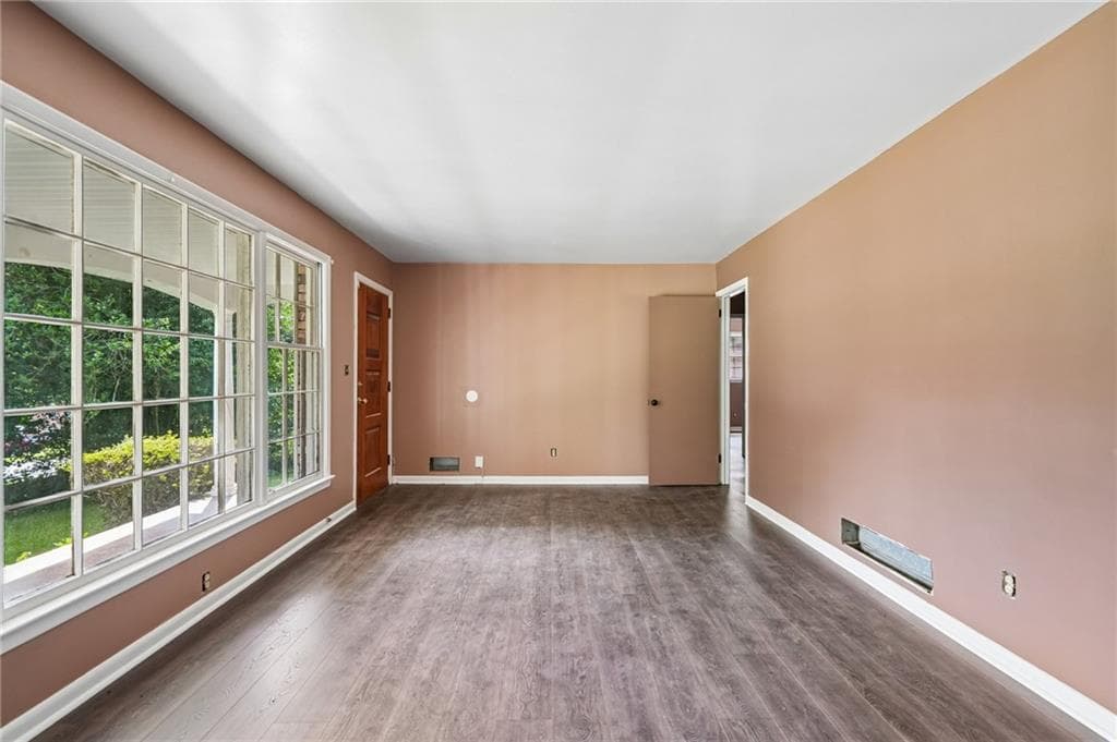 2 bedroom, 2 bathroom, 1,320 sq ft single family residence under contract at 2703 Arrowood Drive, East Point, GA 30344 — photo 5