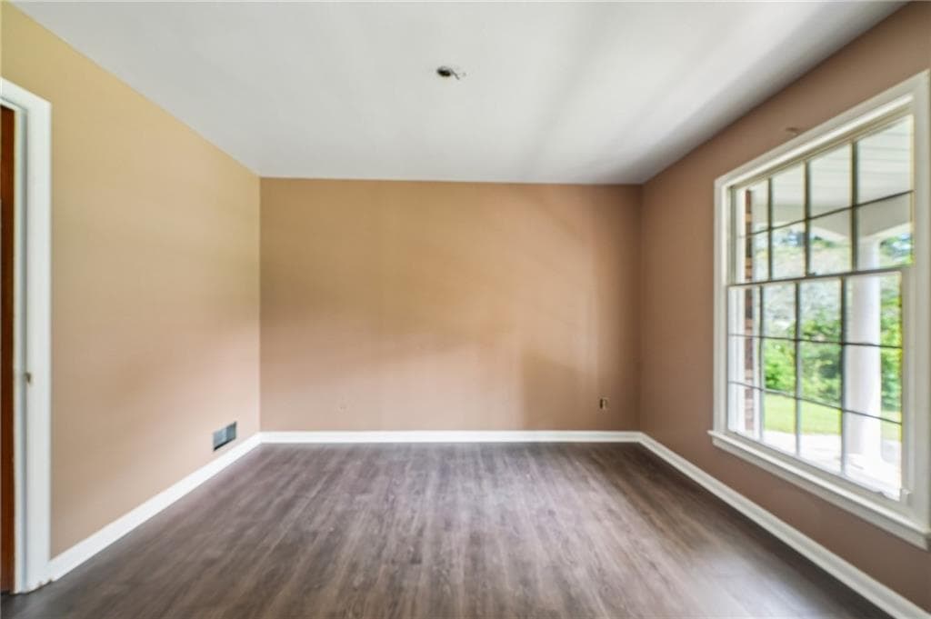 2 bedroom, 2 bathroom, 1,320 sq ft single family residence under contract at 2703 Arrowood Drive, East Point, GA 30344 — photo 6