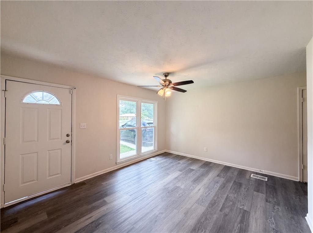 3 bedroom, 3 bathroom, 950 sq ft single family residence for sale at 6970 Mary Court, Riverdale, GA 30274 — photo 5