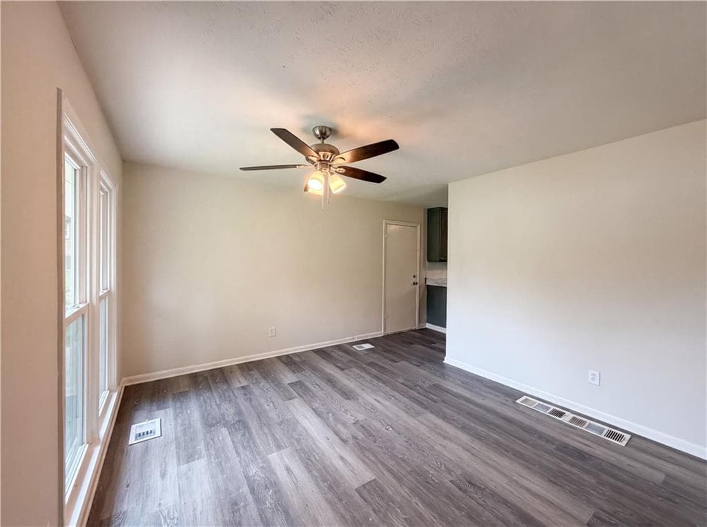 3 bedroom, 3 bathroom, 950 sq ft single family residence for sale at 6970 Mary Court, Riverdale, GA 30274 — photo 6