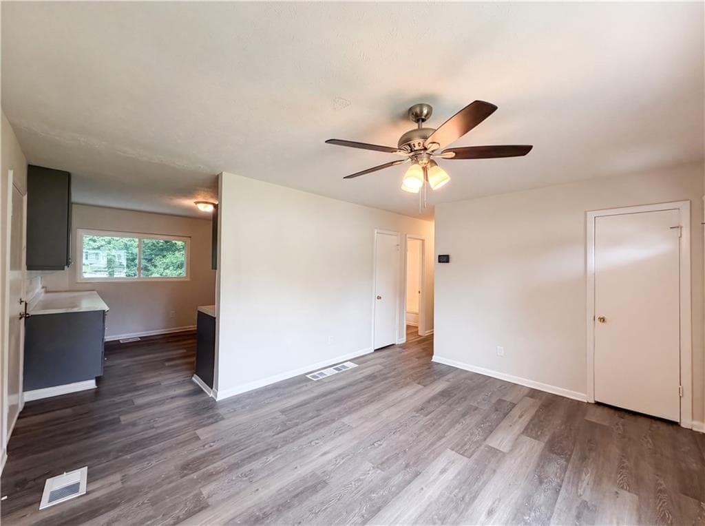 3 bedroom, 3 bathroom, 950 sq ft single family residence for sale at 6970 Mary Court, Riverdale, GA 30274 — photo 7