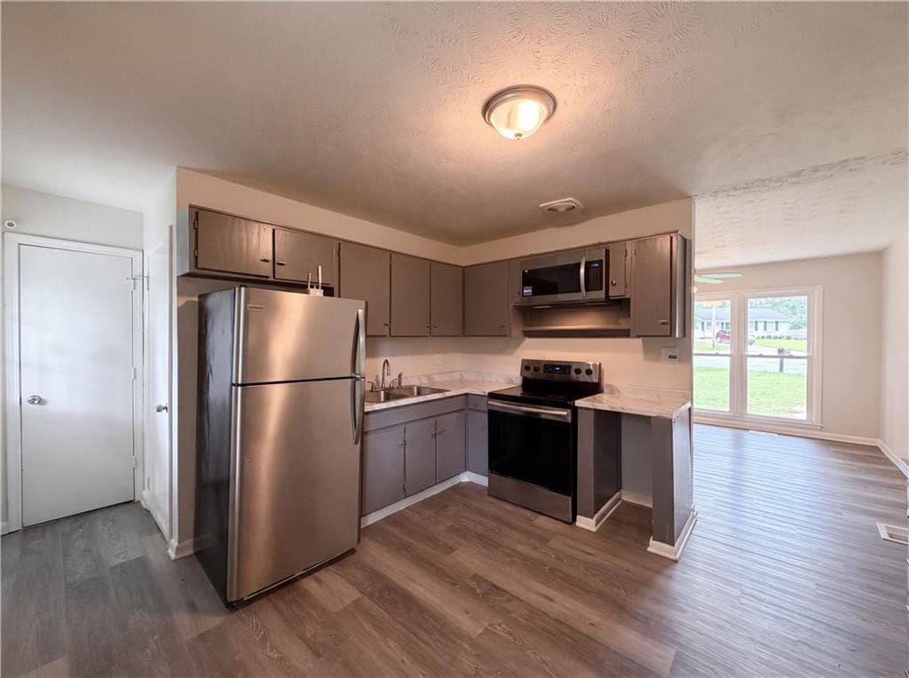 3 bedroom, 3 bathroom, 950 sq ft single family residence for sale at 6970 Mary Court, Riverdale, GA 30274 — photo 8