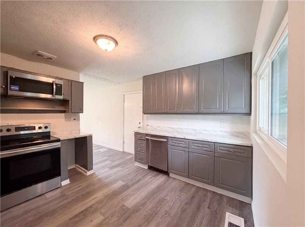 3 bedroom, 3 bathroom, 950 sq ft single family residence for sale at 6970 Mary Court, Riverdale, GA 30274 — photo 9
