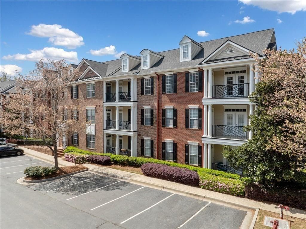 2 bedroom, 2 bathroom, 1,564 sq ft condominium for sale at 4955 Ivy Ridge Drive 303, Atlanta, GA 30339