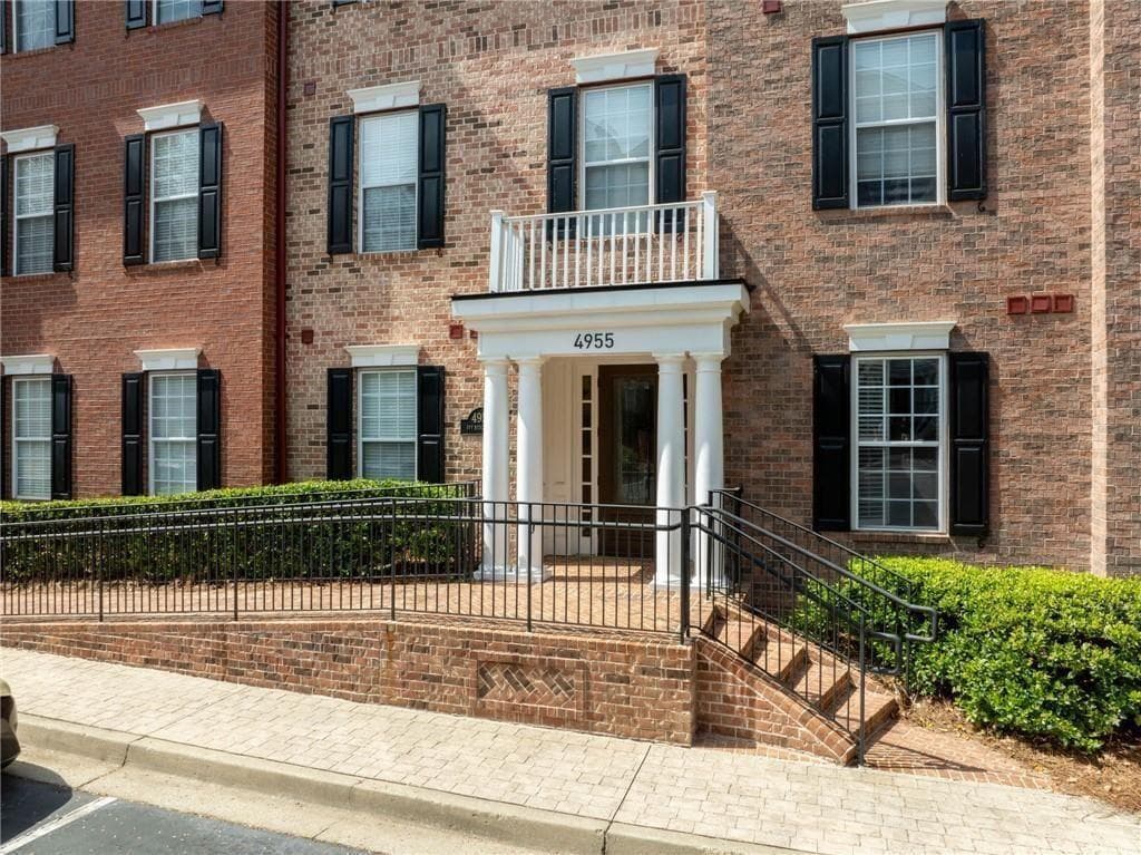 2 bedroom, 2 bathroom, 1,564 sq ft condominium for sale at 4955 Ivy Ridge Drive 303, Atlanta, GA 30339 — photo 2