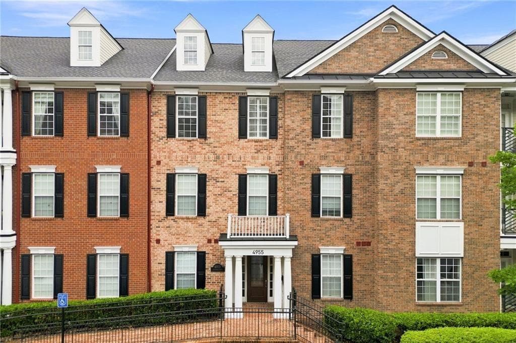 2 bedroom, 2 bathroom, 1,564 sq ft condominium for sale at 4955 Ivy Ridge Drive 303, Atlanta, GA 30339 — photo 3