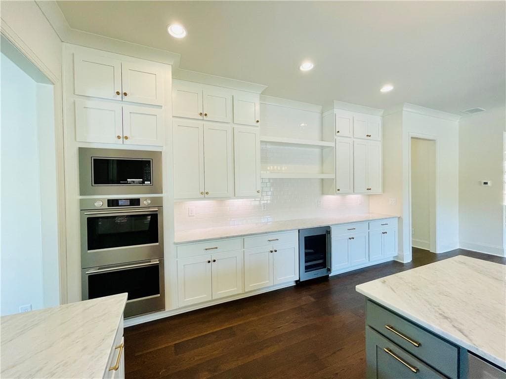 5 bedroom, 5 bathroom, 3,721 sq ft single family residence for sale at 212 Suwanee Avenue, Suwanee, GA 30024 — photo 7