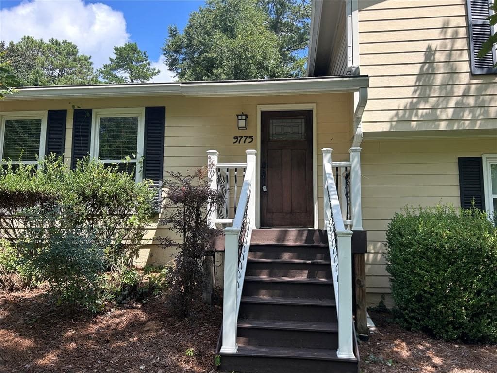 4 bedroom, 3 bathroom, 1,592 sq ft single family residence for rent at 9775 Loblolly Lane, Roswell, GA 30075 for $2,700 a month — photo 2