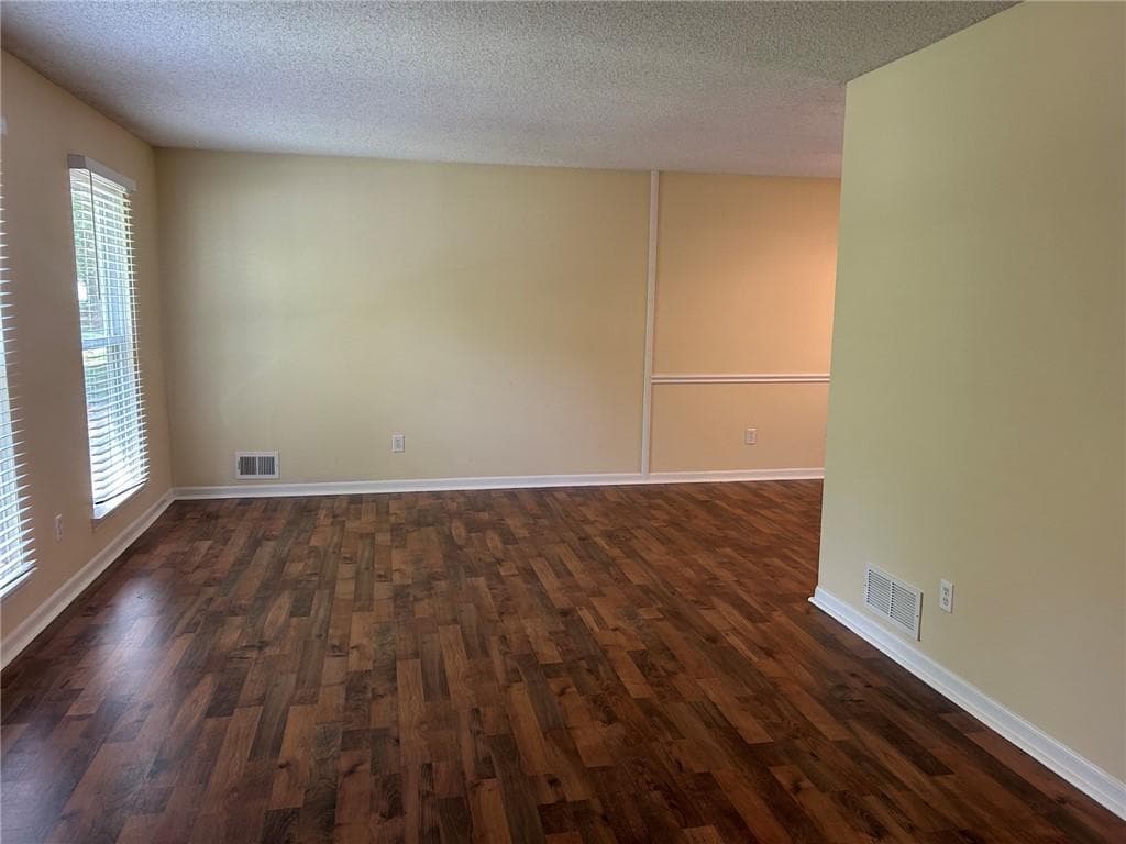 4 bedroom, 3 bathroom, 1,592 sq ft single family residence for rent at 9775 Loblolly Lane, Roswell, GA 30075 for $2,700 a month — photo 3