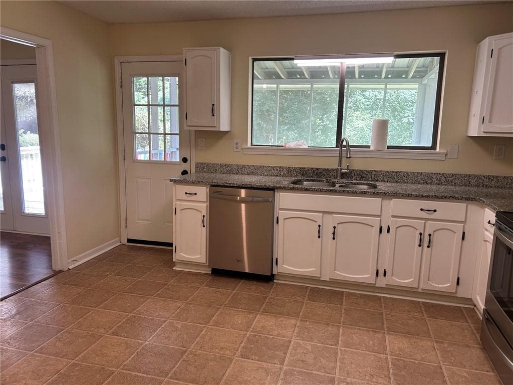 4 bedroom, 3 bathroom, 1,592 sq ft single family residence for rent at 9775 Loblolly Lane, Roswell, GA 30075 for $2,700 a month — photo 6
