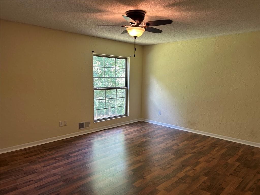 4 bedroom, 3 bathroom, 1,592 sq ft single family residence for rent at 9775 Loblolly Lane, Roswell, GA 30075 for $2,700 a month — photo 8