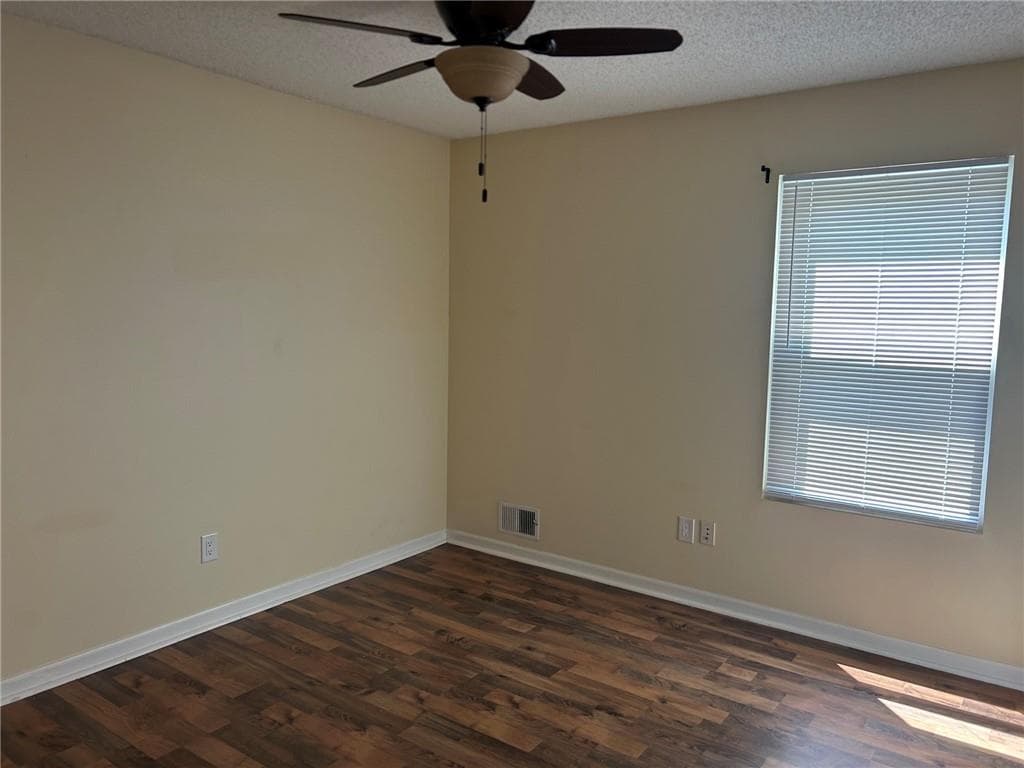 4 bedroom, 3 bathroom, 1,592 sq ft single family residence for rent at 9775 Loblolly Lane, Roswell, GA 30075 for $2,700 a month — photo 10