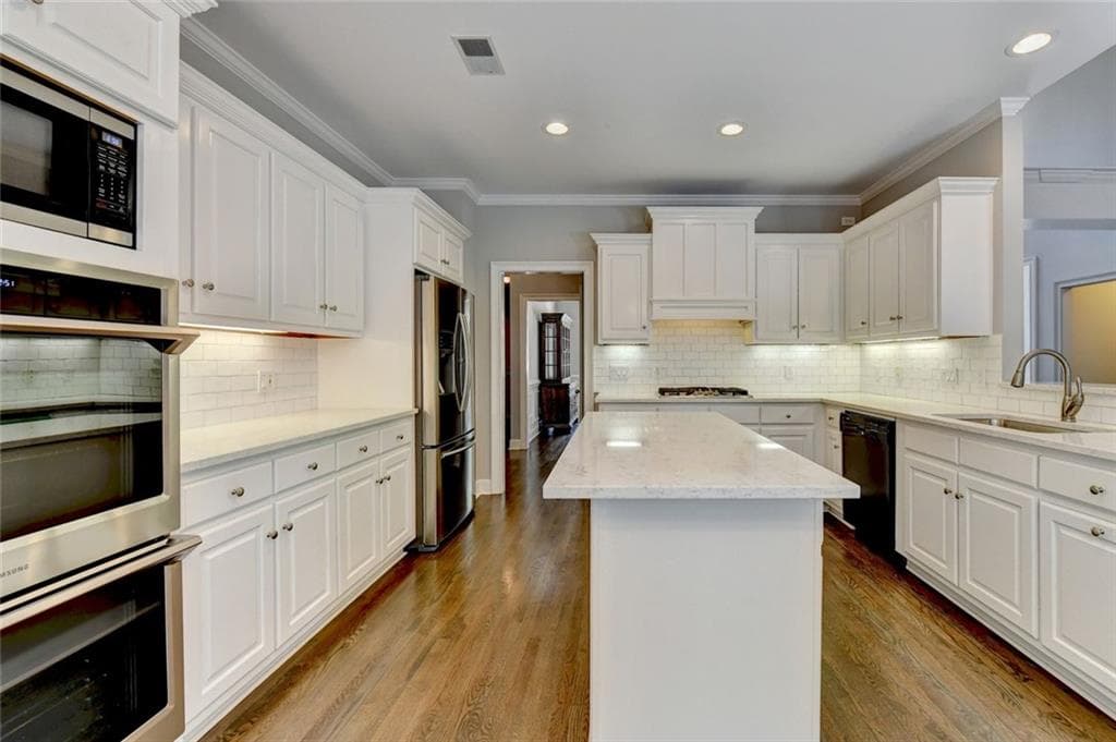 7 bedroom, 5 bathroom, 5,943 sq ft single family residence for sale at 3394 Forestwood Drive, Suwanee, GA 30024 — photo 7