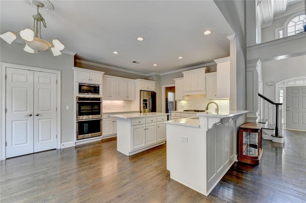 7 bedroom, 5 bathroom, 5,943 sq ft single family residence for sale at 3394 Forestwood Drive, Suwanee, GA 30024 — photo 8