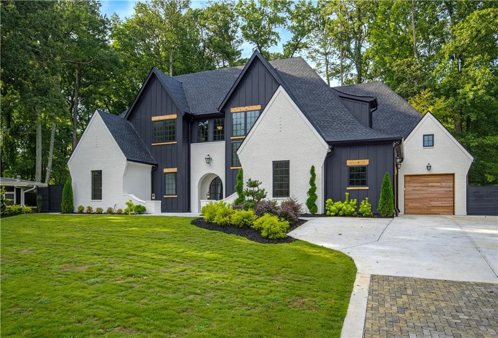 5 bedroom, 6 bathroom, 4,617 sq ft single family residence under contract at 1861 Remington Road, Atlanta, GA 30341 — photo 3