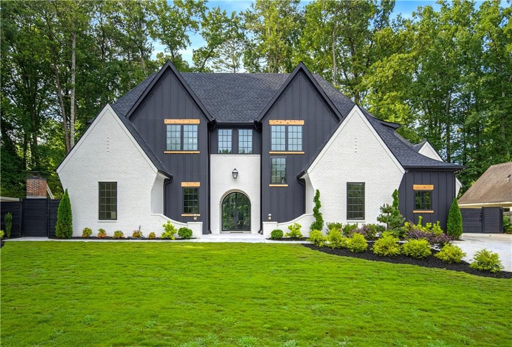 5 bedroom, 6 bathroom, 4,617 sq ft single family residence under contract at 1861 Remington Road, Atlanta, GA 30341 — photo 4