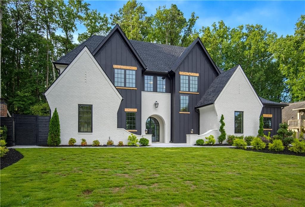 5 bedroom, 6 bathroom, 4,617 sq ft single family residence under contract at 1861 Remington Road, Atlanta, GA 30341 — photo 5