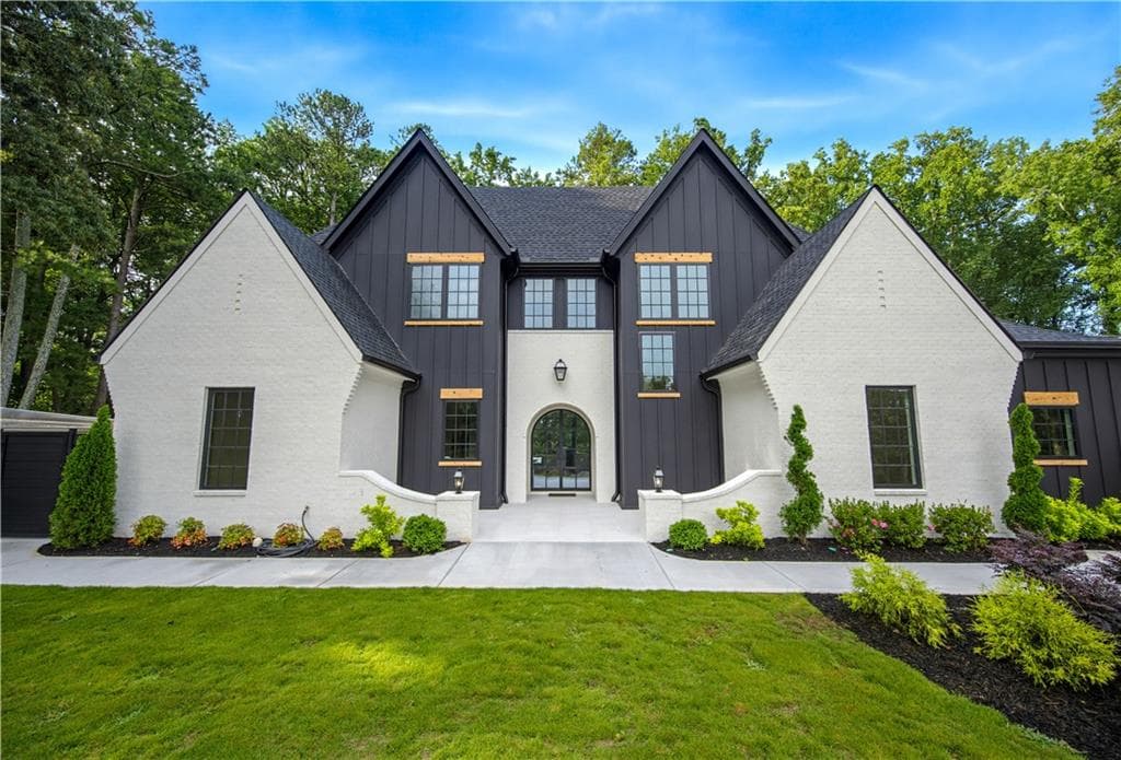 5 bedroom, 6 bathroom, 4,617 sq ft single family residence under contract at 1861 Remington Road, Atlanta, GA 30341 — photo 7