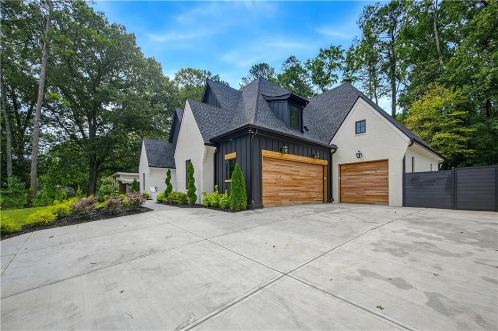 5 bedroom, 6 bathroom, 4,617 sq ft single family residence under contract at 1861 Remington Road, Atlanta, GA 30341 — photo 8