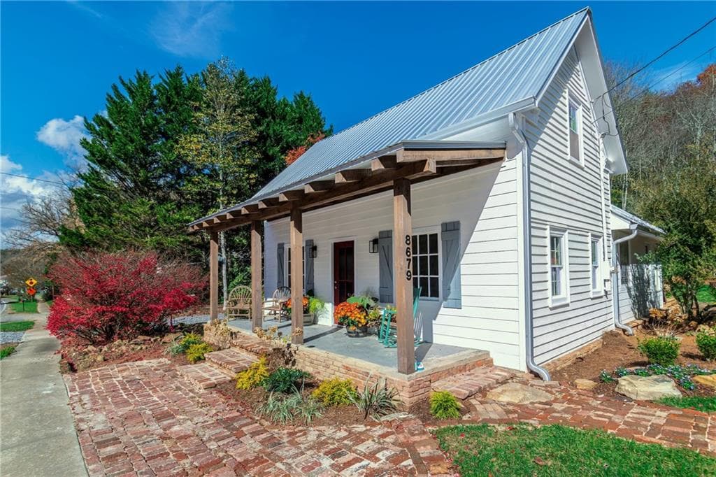 2 bedroom, 2 bathroom, 1,487 sq ft single family residence for sale at 8679 Lakewood Highway, Mineral Bluff, GA 30559 — photo 2