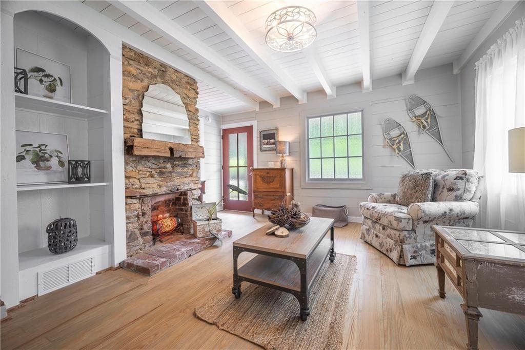 2 bedroom, 2 bathroom, 1,487 sq ft single family residence for sale at 8679 Lakewood Highway, Mineral Bluff, GA 30559 — photo 3