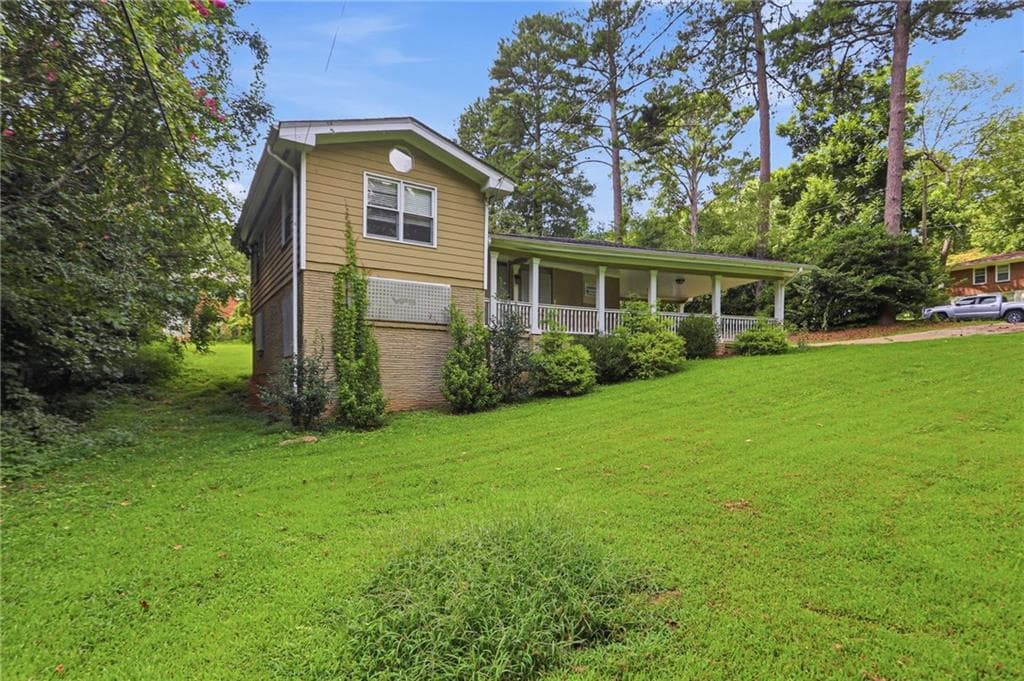 3 bedroom, 2 bathroom, 1,354 sq ft single family residence for sale at 3435 Misty Valley Road, Decatur, GA 30032 — photo 3