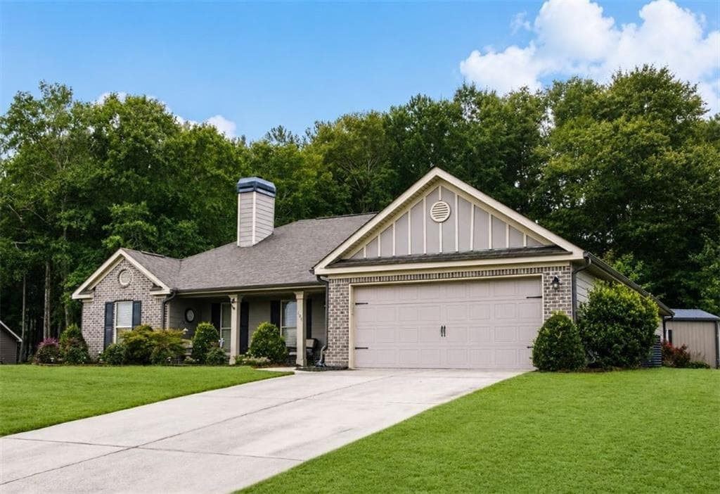 4 bedroom, 3 bathroom, 2,277 sq ft single family residence for sale at 107 Cooper Court, Statham, GA 30666 — photo 2