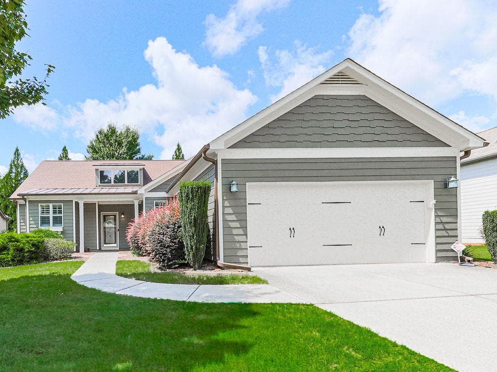 2 bedroom, 2 bathroom, 2,200 sq ft single family residence under contract at 424 Larkspur Drive, Canton, GA 30114