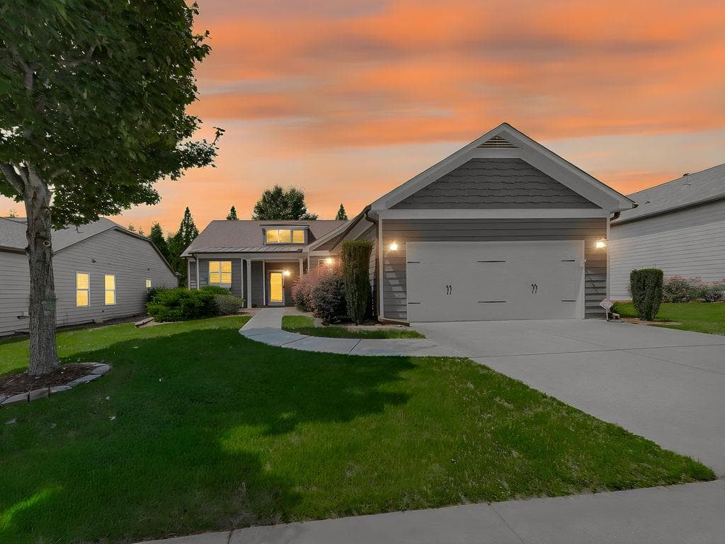 2 bedroom, 2 bathroom, 2,200 sq ft single family residence under contract at 424 Larkspur Drive, Canton, GA 30114 — photo 6