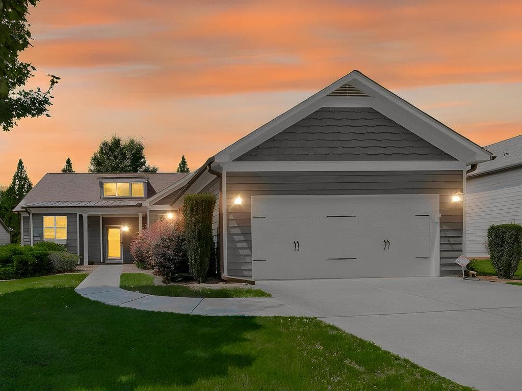 2 bedroom, 2 bathroom, 2,200 sq ft single family residence under contract at 424 Larkspur Drive, Canton, GA 30114 — photo 7
