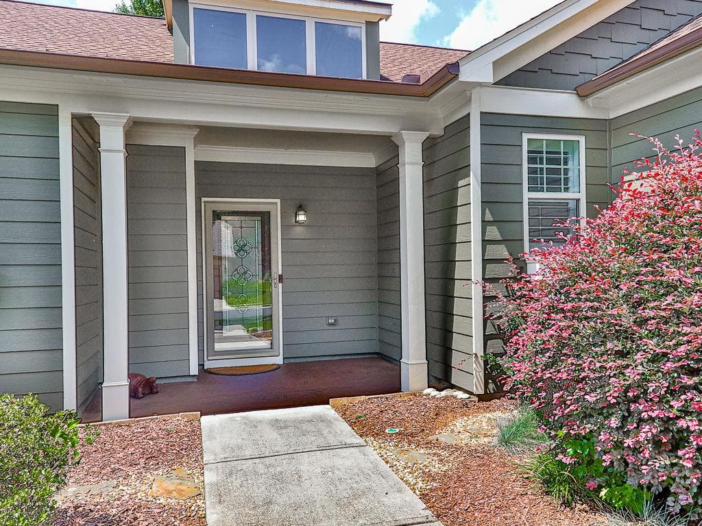 2 bedroom, 2 bathroom, 2,200 sq ft single family residence under contract at 424 Larkspur Drive, Canton, GA 30114 — photo 9