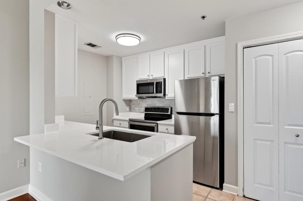 2 bedroom, 2 bathroom, 1,139 sq ft condominium for sale at 1101 Juniper Street 832, Atlanta, GA 30309 — photo 4