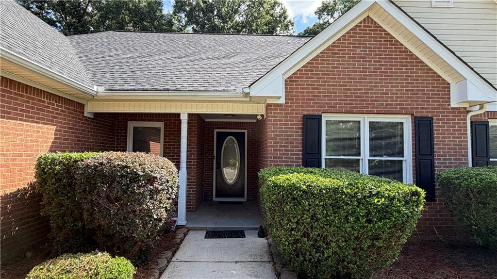 4 bedroom, 3 bathroom, 1,995 sq ft single family residence for sale at 3234 Old Salem Road, Conyers, GA 30013 — photo 2