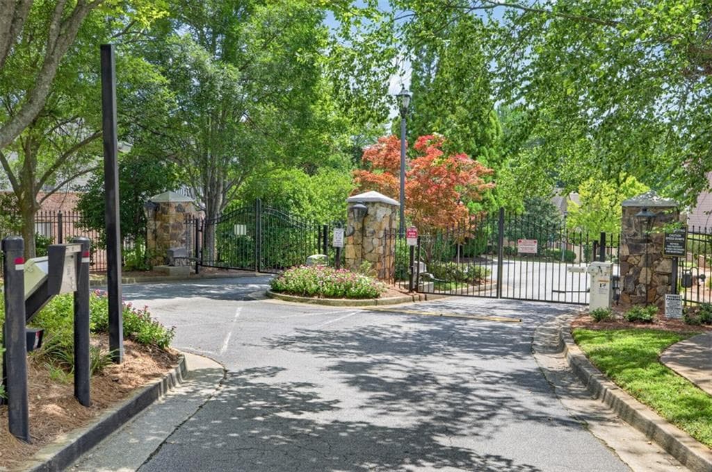 3 bedroom, 3 bathroom, 2,018 sq ft townhouse for sale at 2294 Meadow's End, Duluth, GA 30097 — photo 3